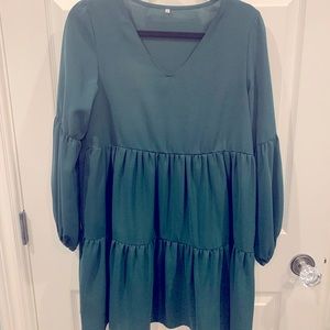 Long sleeve tiered green dress